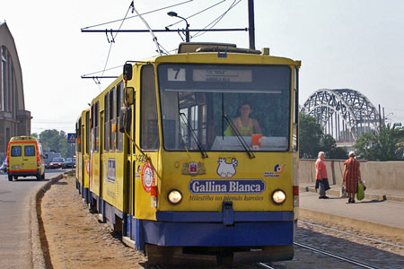 Riga Trams - Photo: © Ian Boyle, August 13th 2007 - Simplon Postcards - www.simplonpc.co.uk