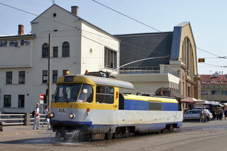 Riga Trams - Photo: © Ian Boyle, August 13th 2007 - Simplon Postcards - www.simplonpc.co.uk