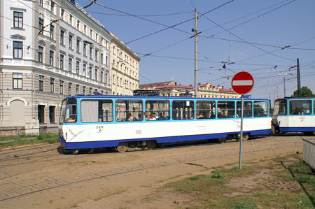 Riga Trams - Photo: © Ian Boyle, August 13th 2007 - Simplon Postcards - www.simplonpc.co.uk