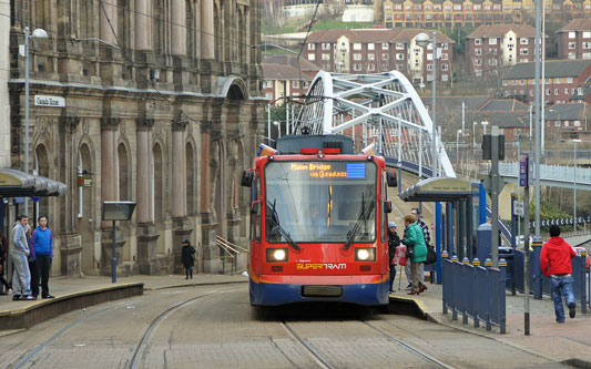 SHEFFIELD SUPERTRAM - Photo: ©2012 Ian Boyle - www.simplompc.co.uk - Simplon Postcards