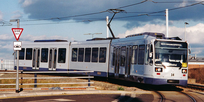 SHEFFIELD SUPERTRAM - Photo: ©1996 Ian Boyle - www.simplompc.co.uk - Simplon Postcards