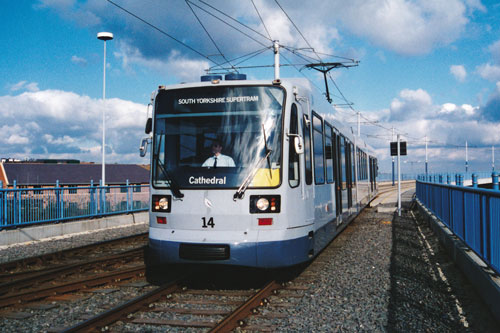 SHEFFIELD SUPERTRAM - Photo: ©1996 Ian Boyle - www.simplompc.co.uk - Simplon Postcards