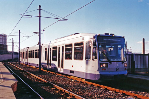 SHEFFIELD SUPERTRAM - Photo: ©1996 Ian Boyle - www.simplompc.co.uk - Simplon Postcards