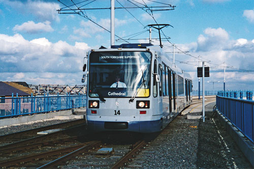 SHEFFIELD SUPERTRAM - Photo: ©1996 Ian Boyle - www.simplompc.co.uk - Simplon Postcards