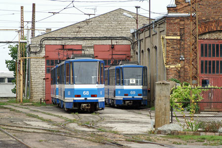 Tallinn Tatra KT4 tram - www.simplonpc.co.uk - Photo: © Ian Boyle, August 8th 2007