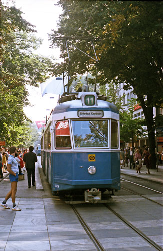 Zurich Karpfenzug Tram - www.simplonpc.co.uk - Photo: ©2011 Ian Boyle