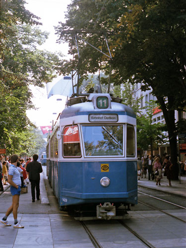 Zurich Karpfenzug Tram - www.simplonpc.co.uk - Photo: ©2011 Ian Boyle