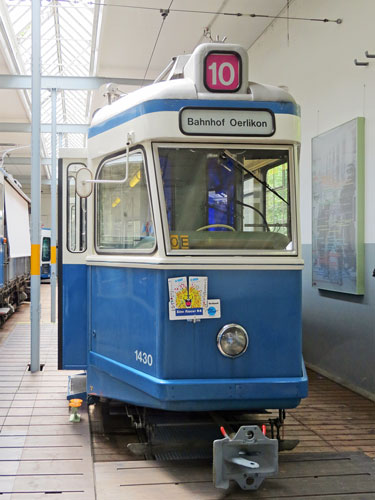 Zurich Karpfenzug Tram - www.simplonpc.co.uk - Photo: ©2011 Ian Boyle