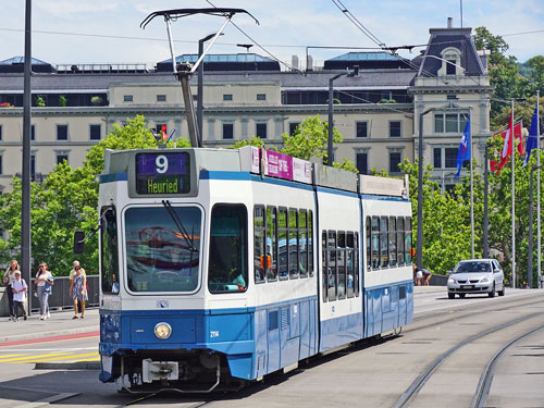 Zurich Tram 2000 - www.simplonpc.co.uk - Photo: ©2017 Ian Boyle