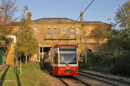 Croydon Tramlink - www.simplonpc.co.uk -  Photo: © Ian Boyle  2007