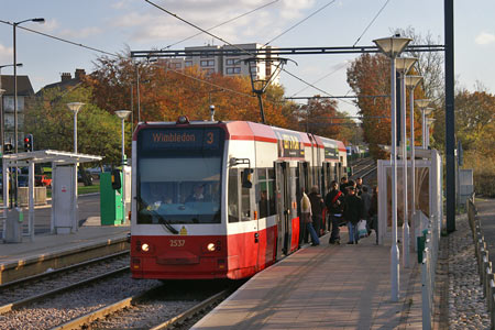 Croydon Tramlink - www.simplonpc.co.uk -  Photo: © Ian Boyle  2007