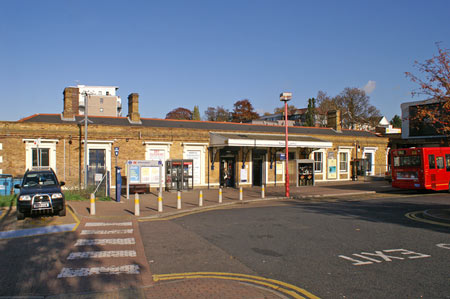 Croydon Tramlink - www.simplonpc.co.uk -  Photo: © Ian Boyle  2007