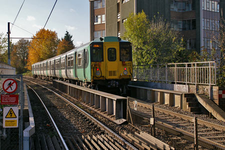 Croydon Tramlink - www.simplonpc.co.uk -  Photo: © Ian Boyle  2007