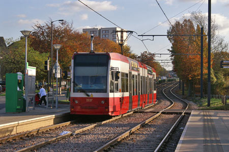 Croydon Tramlink - www.simplonpc.co.uk -  Photo: © Ian Boyle  2007