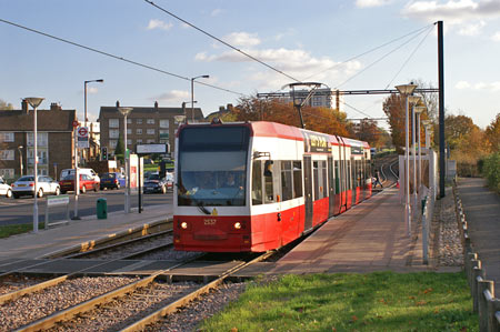 Croydon Tramlink - www.simplonpc.co.uk -  Photo: © Ian Boyle  2007