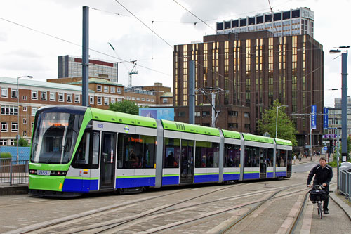 LONDON TRAMLINK - Photo:  Ian Boyle, 19th June 2012 - www.simplonpc.co.uk - Simplon Postcards