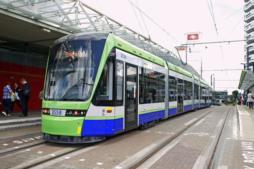 LONDON TRAMLINK - Photo:  Ian Boyle, 19th June 2012 - www.simplonpc.co.uk - Simplon Postcards