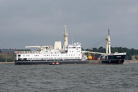 THV Mermaid - Trinity House - Photo: © Ian Boyle - www.simplonpc.co.uk