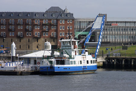 PRIDE OF THE TYNE - River Tyne - Shields Ferry - Photo ©2010 Ian Boyle - www.simplonpc.co.uk