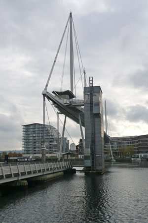 ROYAL VICTORIA DOCK BRIDGE - Photo: ©2011 Ian Boyle - www.simplompc.co.uk - Simplon Postcards