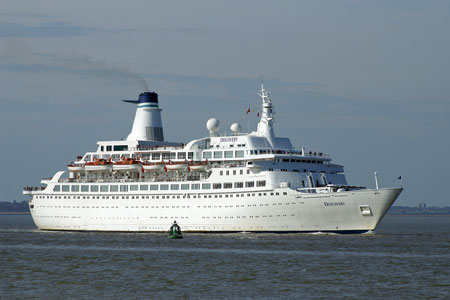 DISCOVERY passing Felixstowe - Photo:  Ian Boyle, 14th June 2009 - www.simplonpc.co.uk