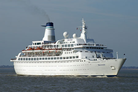 DISCOVERY passing Felixstowe - Photo:  Ian Boyle, 14th June 2009 - www.simplonpc.co.uk