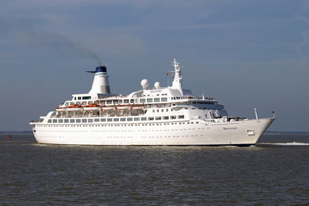 DISCOVERY passing Felixstowe - Photo:  Ian Boyle, 14th June 2009 - www.simplonpc.co.uk