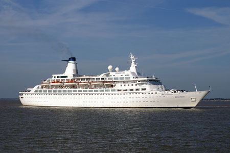 DISCOVERY passing Felixstowe - Photo:  Ian Boyle, 14th June 2009 - www.simplonpc.co.uk