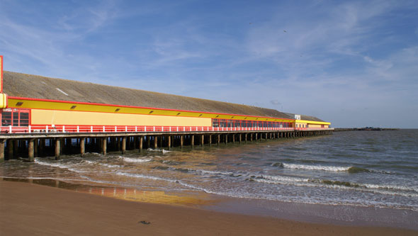 Walton Pier - www.simplonpc.co.uk - Photo: 2006 Ian Boyle