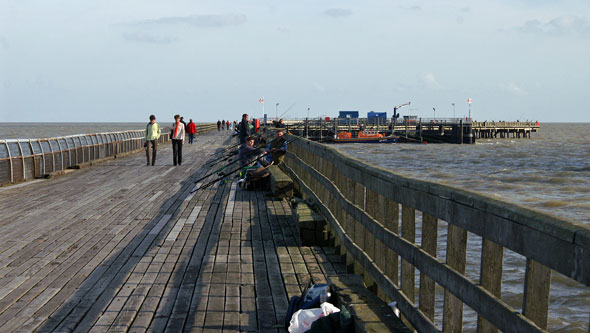 Walton Pier - www.simplonpc.co.uk - Photo: 2006 Ian Boyle