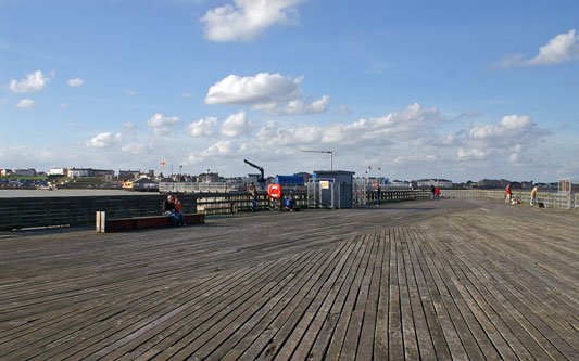 Walton Pier - www.simplonpc.co.uk - Photo: 2006 Ian Boyle