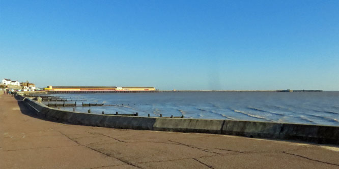 Walton Pier - www.simplonpc.co.uk - Photo: 2013 Ian Boyle