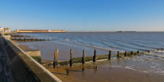 Walton Pier - www.simplonpc.co.uk - Photo: 2013 Ian Boyle