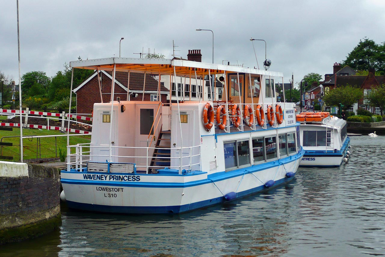 day boat trips oulton broad