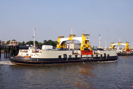 Woolwich Free Ferry - Simplon Postcards - www.simplonpc.co.uk - Photo: © Ian Boyle