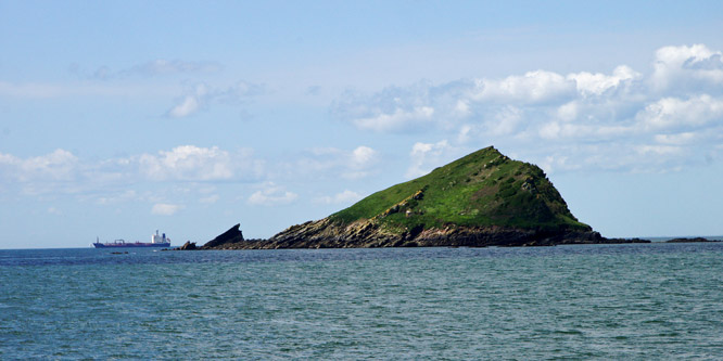 Mewstone - Plymouth Boat trips - Photo: © Ian Boyle, 14th May 2014 - www.simplonpc.co.uk